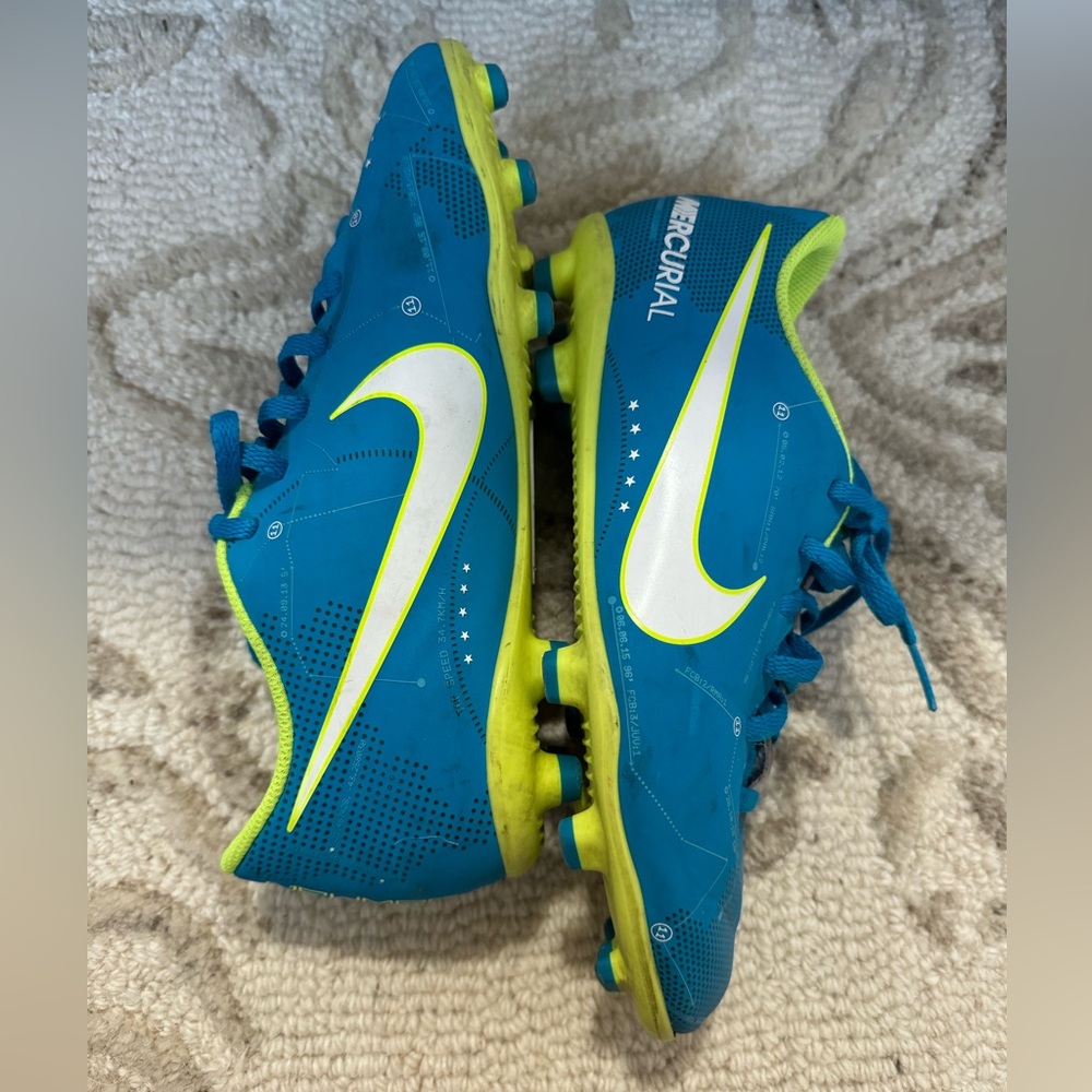 Nike kids cleats size 5